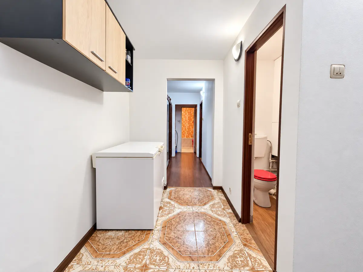 Apartament cu 3 camere, 2 băi, decomandat, Cetate, zona Liceului Sportiv, fotografia 4