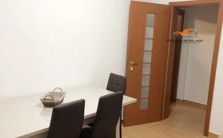 Apartament 3 camere de închiriat, bloc nou, etaj 1, mobilat și utilat, Centru, fotografia 4