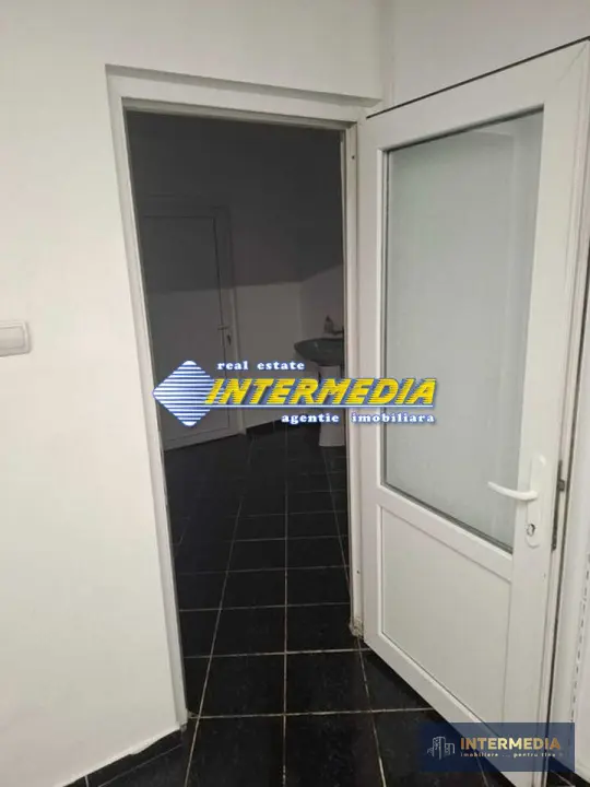 Spatiu comercial/birouri 30 mp. cu Vitrina Bulevard Alba Iulia zona Stadion, fotografia 3