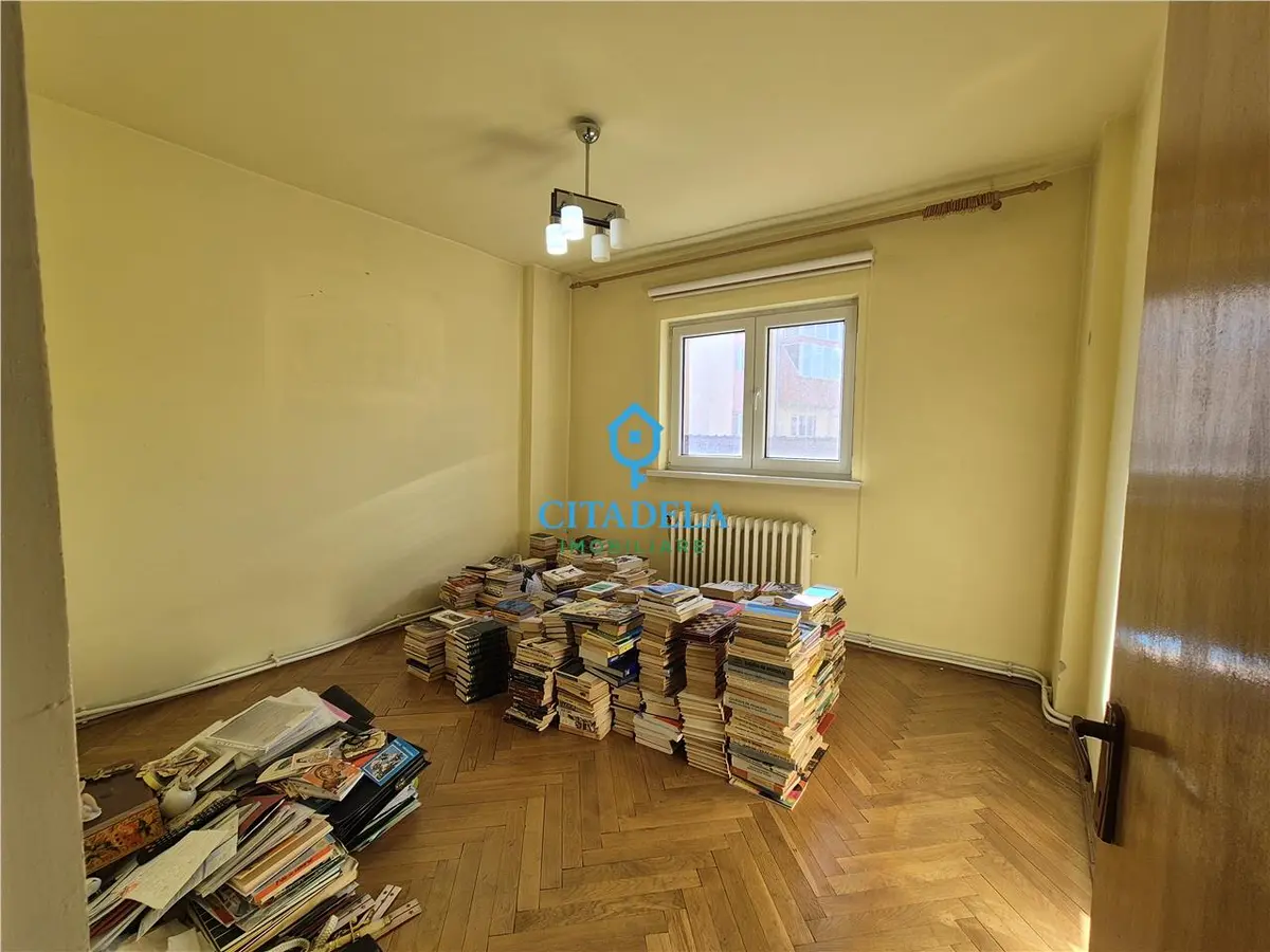 Apartament cu 4 camere, garaj și boxă, în cartierul Cetate, fotografia 4