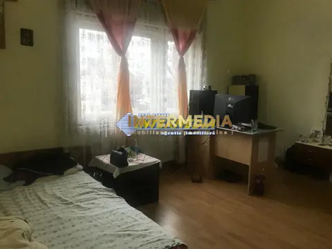 Casa de vanzare cu 3 camere in Alba Iulia zona Centru