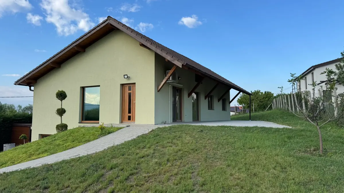 Casă individuală cu garaj, 212 mp utili, teren 2000 mp, Ciugud, fotografia 1
