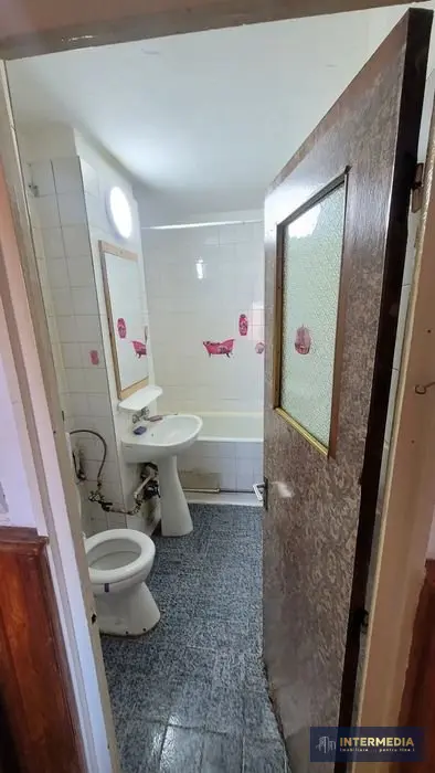 Apartament cu 2 camere, decomandat, boxă la subsol, etaj 1, 2 balcoane, fotografia 4