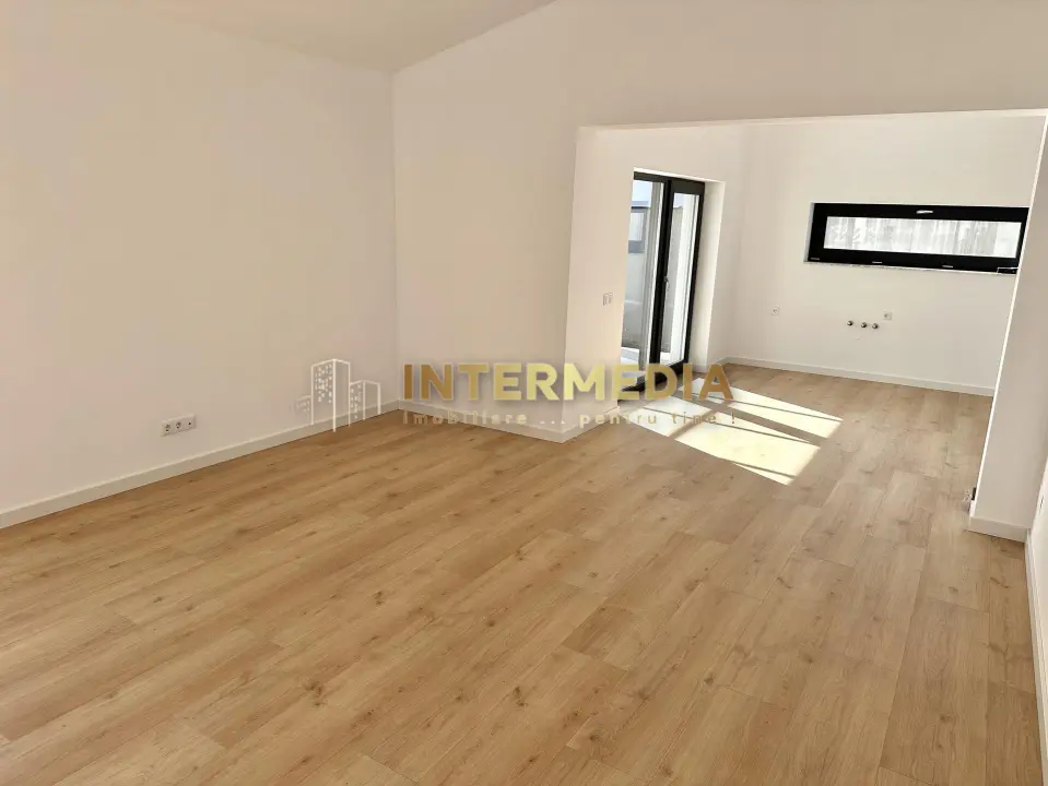 CASA NOUA, 90 MP, FINISATA LA CHEIE, ASFALT, TOATE UTILITATILE, fotografia 5