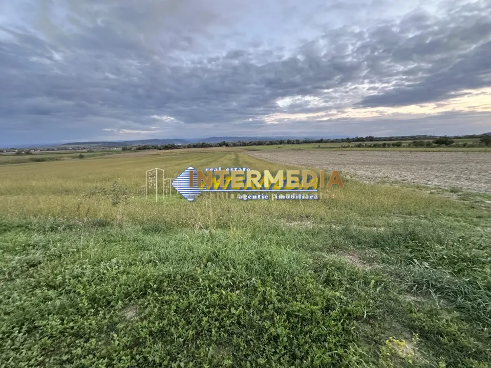 OKAZIE ! 2300 mp. Teren Intravilan Mereteu lat 22 m toate utilitatiile in fata, fotografia 3
