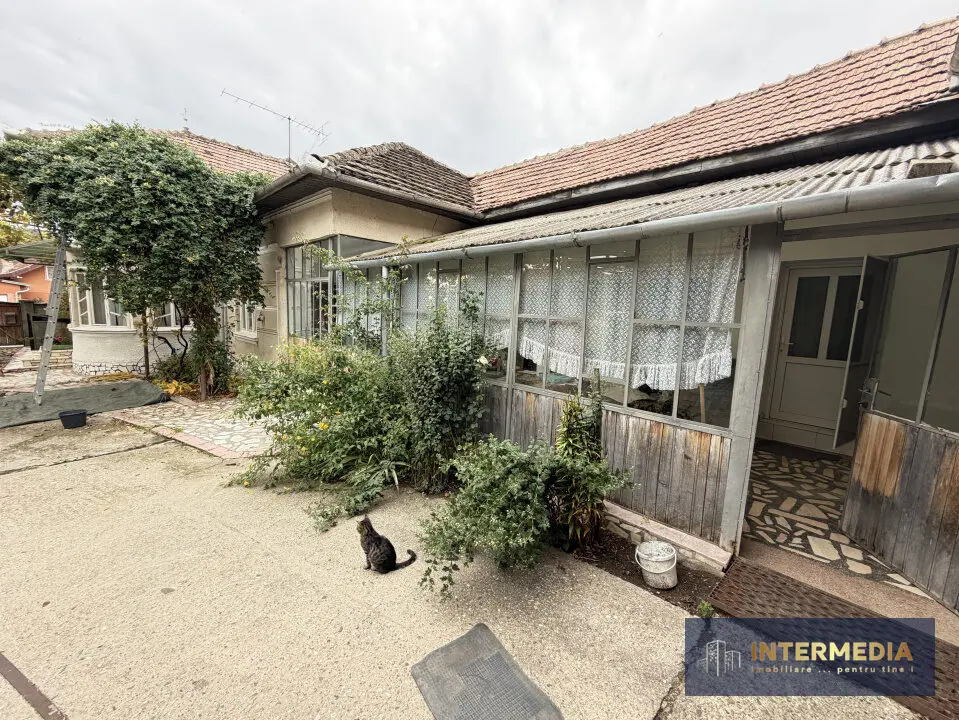 Casă de vânzare în Șard, comuna Ighiu, teren 2.709 mp, 2 case, garaje, anexe, fotografia 2