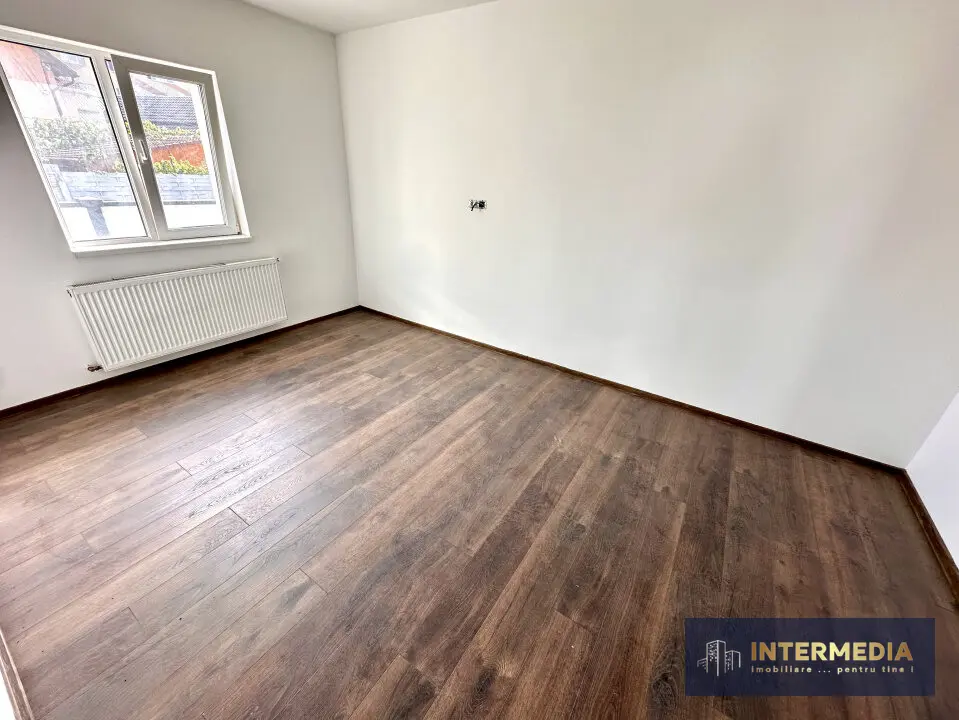 Casă de vânzare, 245 mp utili, teren 446 mp, compartimentată în 5 apartamente, fotografia 14