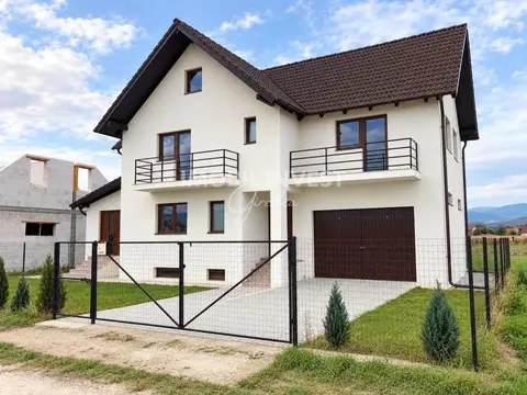 Casă individuală cu 4 camere, 174 mp utili, 300 mp teren, Partoș