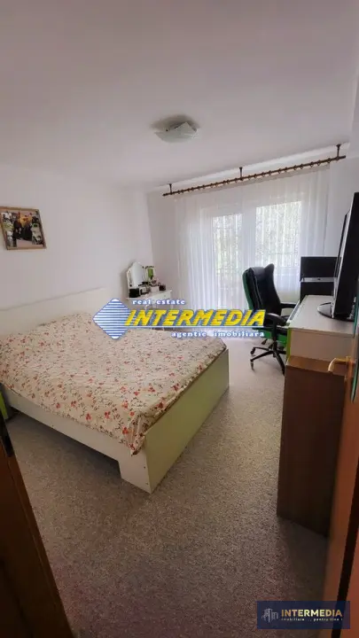 Casa Insiruita Apartament 3 camere P+1 cu 250 mp Teren Scara Interioara Mobilat, fotografia 1