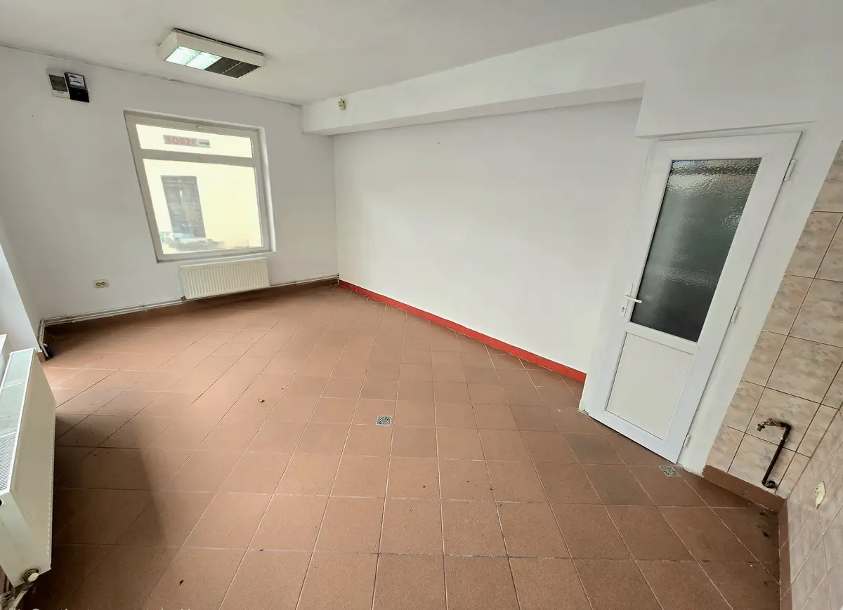 Spațiu comercial de 15 mp, pretabil pentru arhivă, în zona Cetate, fotografia 2