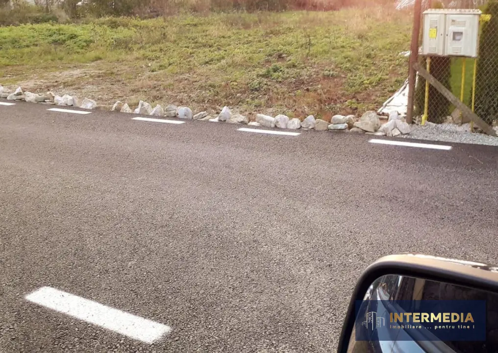 Teren intravilan de 3000 mp în Alba Iulia, zona Cetate, la drum asfaltat, cu utilități, fotografia 3