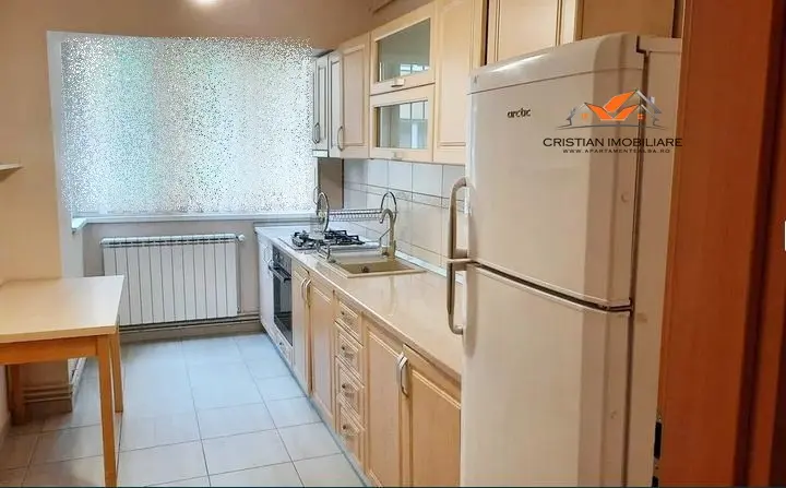 Apartament cu 3 camere decomandat, etaj 1, mobilat și utilat, în Cetate, fotografia 5