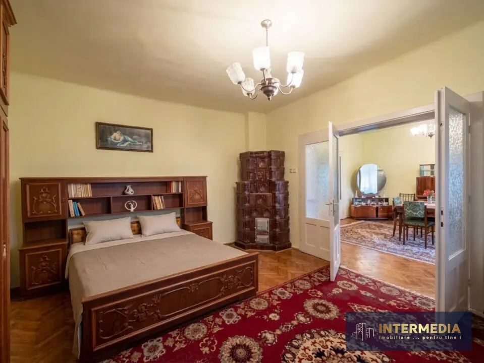 Casă de vânzare în Șard, comuna Ighiu, teren 2.709 mp, 2 case, garaje, anexe, fotografia 8