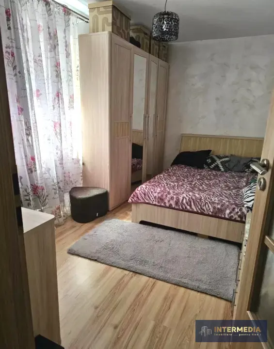 Apartament 3 camere decomandate în Cetate, Alba Iulia, etaj 3, mobilat, cu beci și parcare, fotografia 2