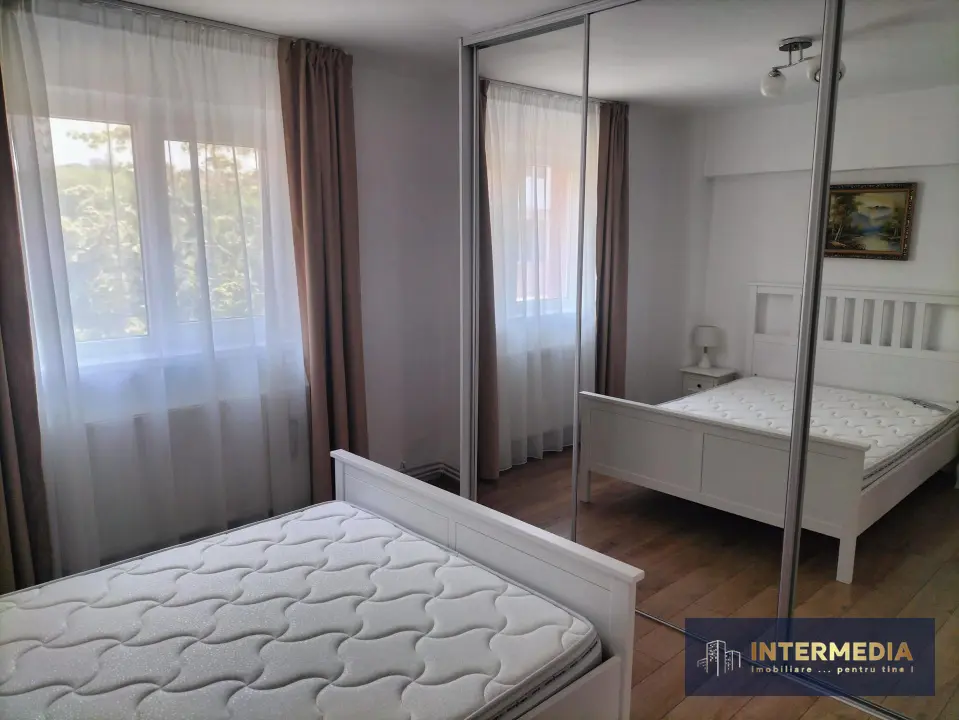 Apartament 3 camere 2 bai, parcare, CETATE mobilat si utilat complet, fotografia 2