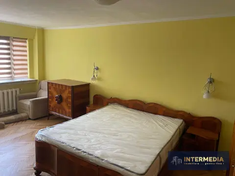 Apartament 4 camere, decomandat, în zona Cetate, Alba Iulia, 2 băi