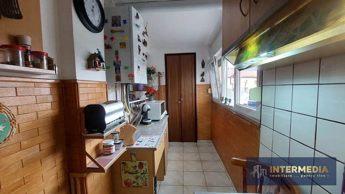 Apartament 3 camere Decomandate 76 mp parter inalt cu 2 Bai Balcon CETATE Piata, fotografia 7