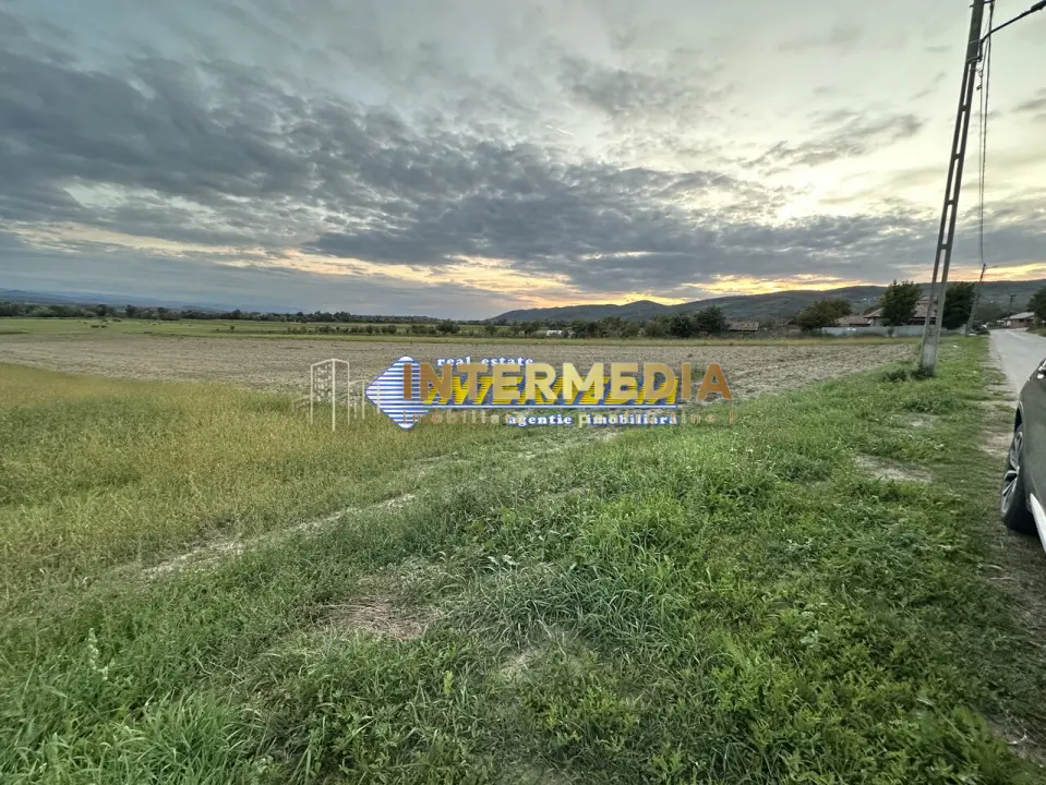 OKAZIE ! 2300 mp. Teren Intravilan Mereteu lat 22 m toate utilitatiile in fata, fotografia 4