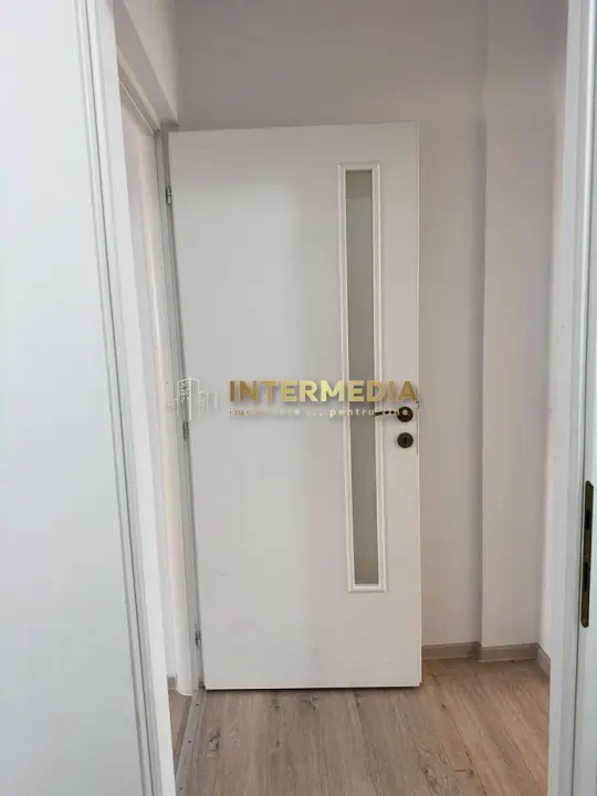 Inchiriere Spatiu Comercial la Bulevard 34 mp. finisat si utilat complet, fotografia 9