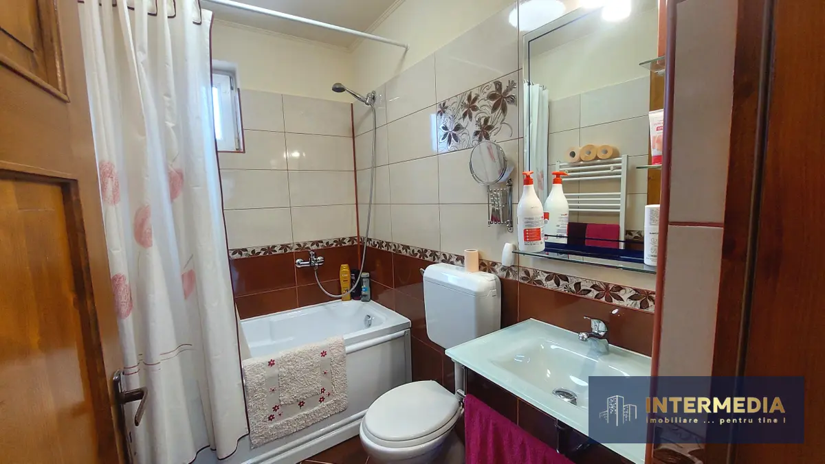 Gospodarie, casa cu 5 camere si 8272 mp teren, in Oarda, fotografia 11