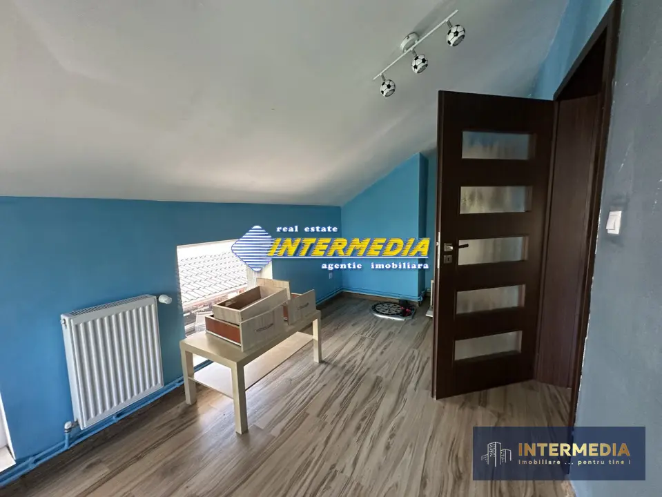 Proprietate 2 case curte pavata Teren 700 mp Hotel CETATE gard utilitati, fotografia 7