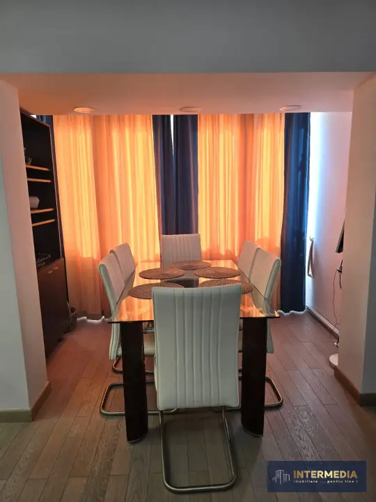 Apartament cu 4 camere, decomandat, etaj 2, în Alba Iulia, zona Cetate, fotografia 3