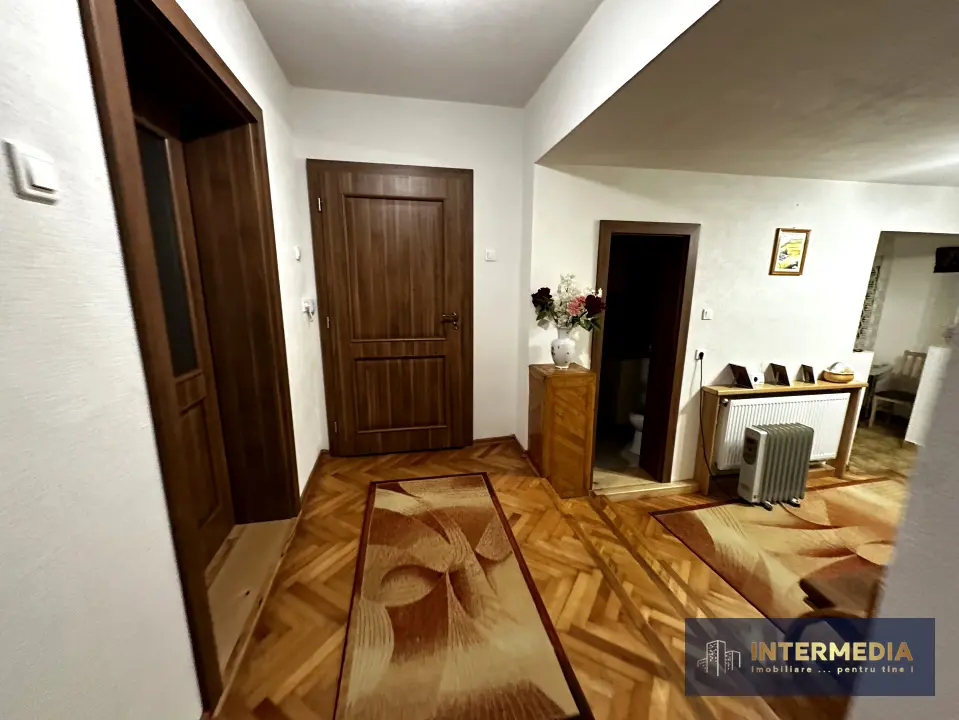 Casa P+M Zona Hotel CETATE 715 mp Teren Garaj Terase Piscina ideal Regim Hotelie, fotografia 1