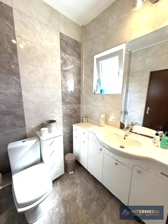 Apartament 3 camere decomandate, bloc nou, ultracentral, 2 băi, boxă, parcare, fotografia 4
