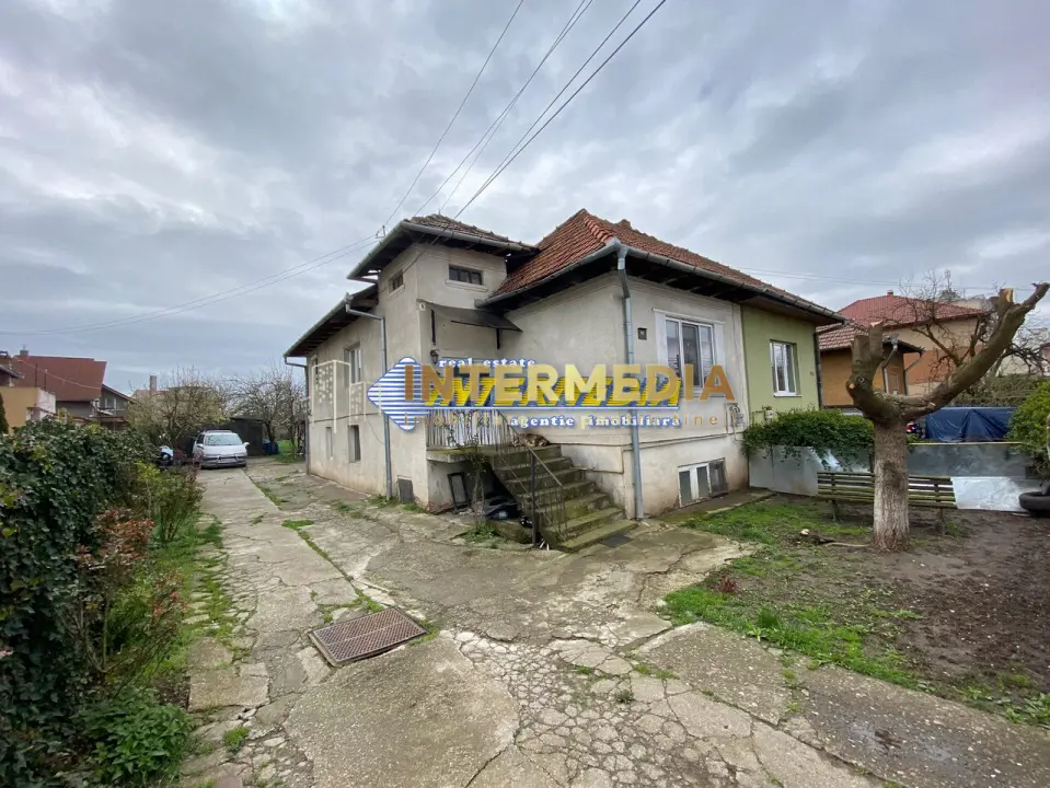 Vanzare Casa 5 camere Nefinisata cu 930 mp teren strada asfaltata CETATE, fotografia 1