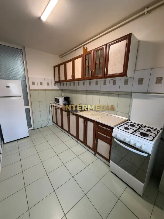 Inchiriere Apartament cu 2 Camere, Etaj 1, Mobilat si Utilat Complet, Central, fotografia 5