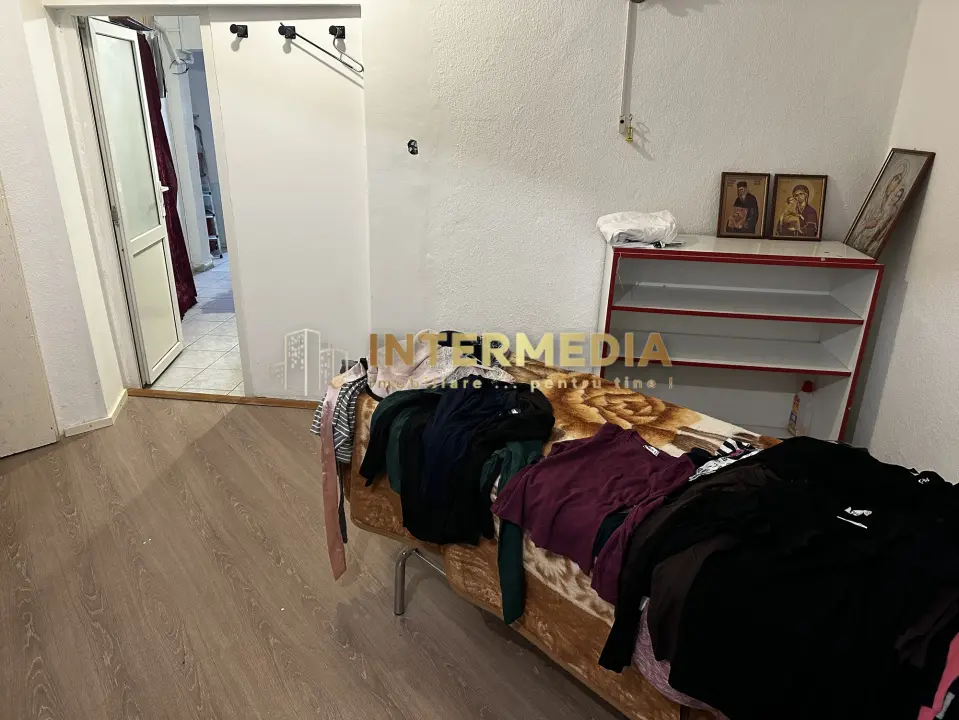 SPATIU COMERCIAL, 110 mp, De vanzare, zona Sub STADION, Cu vad bun, fotografia 5