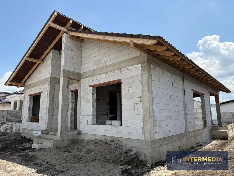 Casă de vânzare, Alba Iulia, 4 camere, teren 423 mp, toate utilitățile, fotografia 1