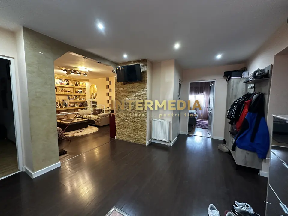 Apartament 3 camere Deco Sub-Stadion 2 Bai Balcon Etaj 2 Finisat Mobilat Utilat, fotografia 1