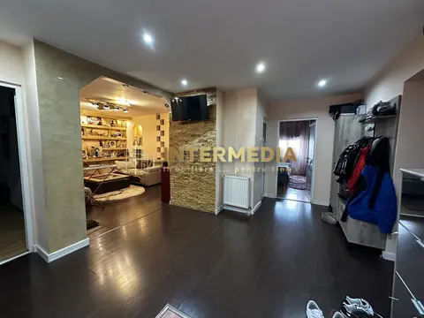 Apartament 3 camere Deco Sub-Stadion 2 Bai Balcon Etaj 2 Finisat Mobilat Utilat