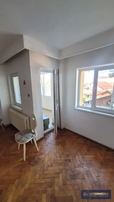 Apartament cu 2 camere, decomandat, boxă la subsol, etaj 1, 2 balcoane, fotografia 3