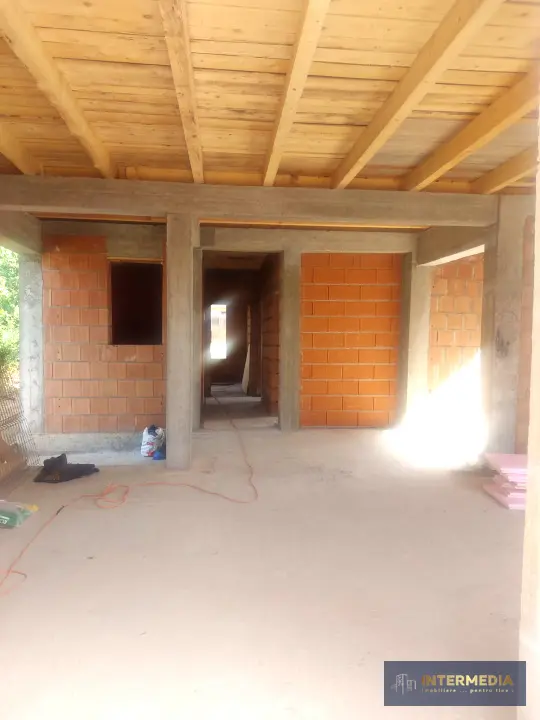 Casa noua cu 4 camere situata in zona Centru la asfalt cu toate utilitatile, fotografia 1