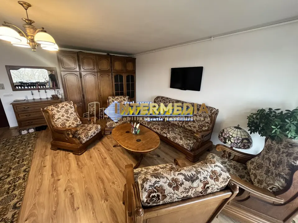 APARTAMENT 2 Camere Decomandate, Etaj 1, Zona CETATE M-uri, Mobilat Complet, fotografia 2