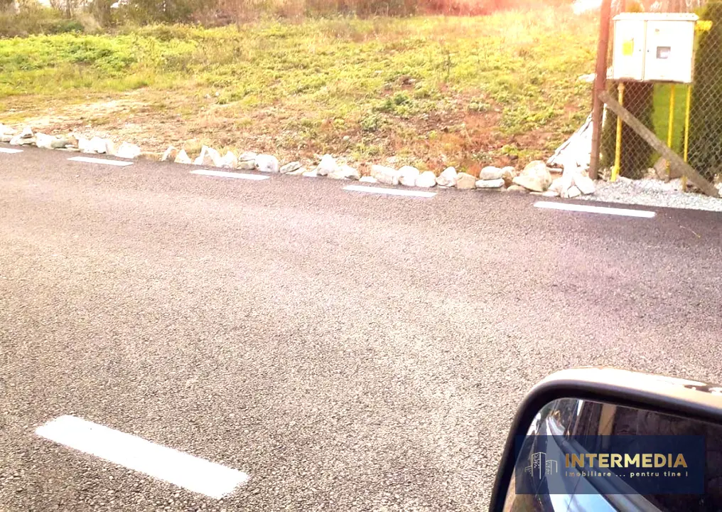 Teren intravilan de 3000 mp în Alba Iulia, zona Cetate, la drum asfaltat, cu utilități, fotografia 1