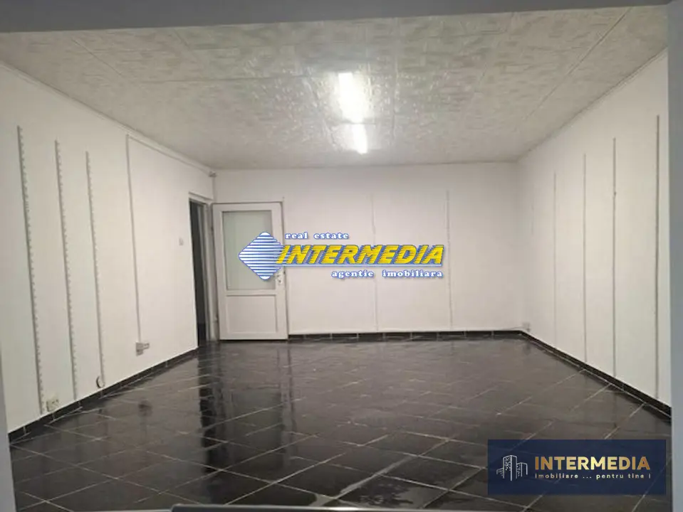 Spatiu comercial/birouri 30 mp. cu Vitrina Bulevard Alba Iulia zona Stadion, fotografia 1