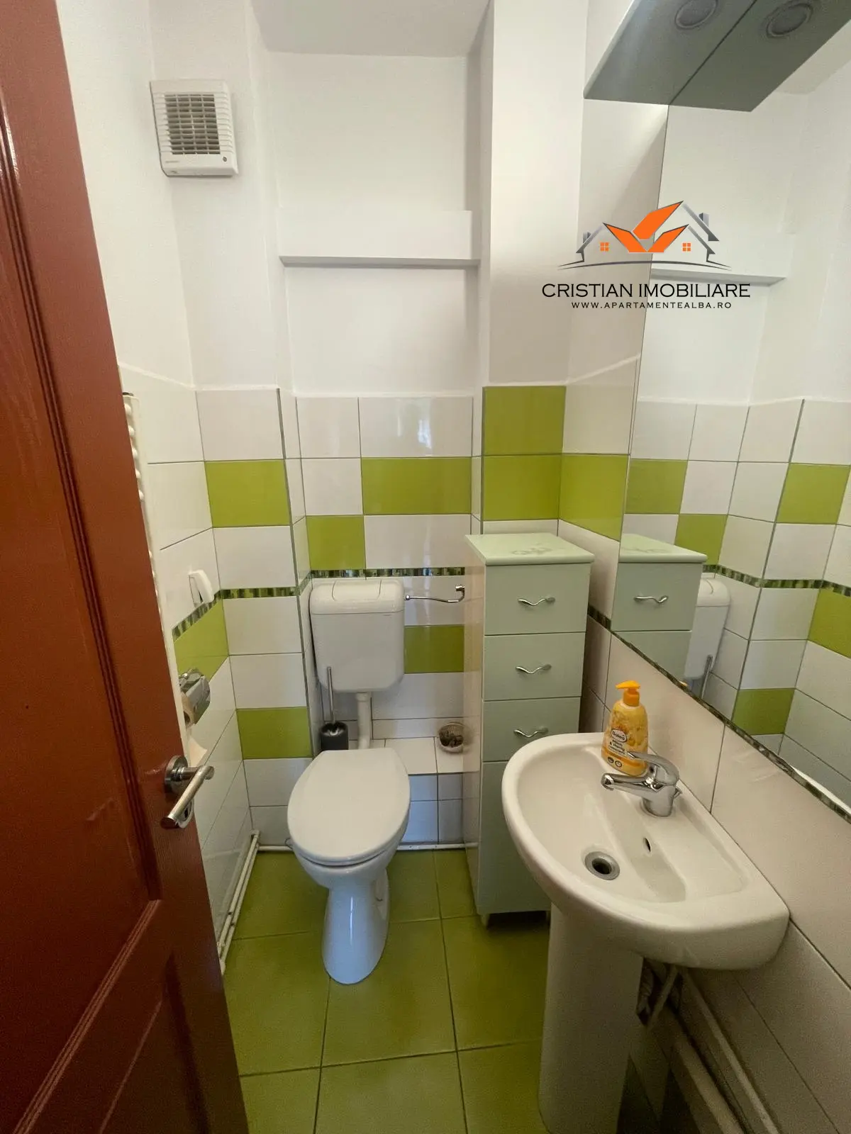 Apartament cu 4 camere decomandat, etaj 3, mobilat și utilat, în Cetate, fotografia 10