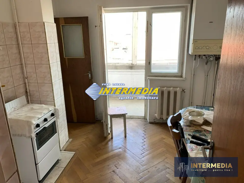 Apartament 3 camere etaj 2 +garaj + boxa in Cetate zona Caroline, fotografia 4