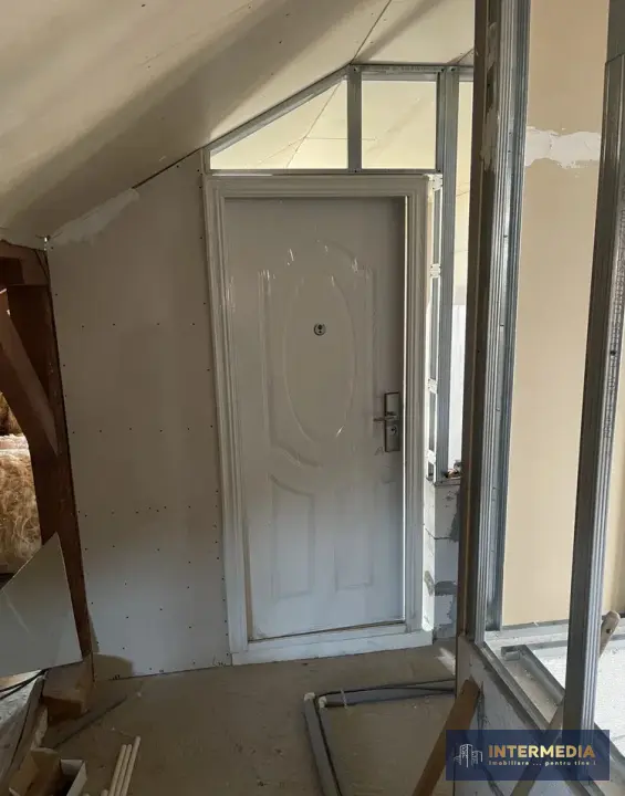 Apartament decomandat de 180 mp utili, 7 camere, în Alba Iulia, zona Cetate, fotografia 2