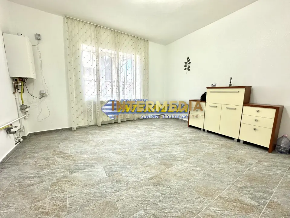 Casa 3 camere in Alba Iulia Zona CENTRU cu 900 mp teren utilitati si la asfalt, fotografia 5