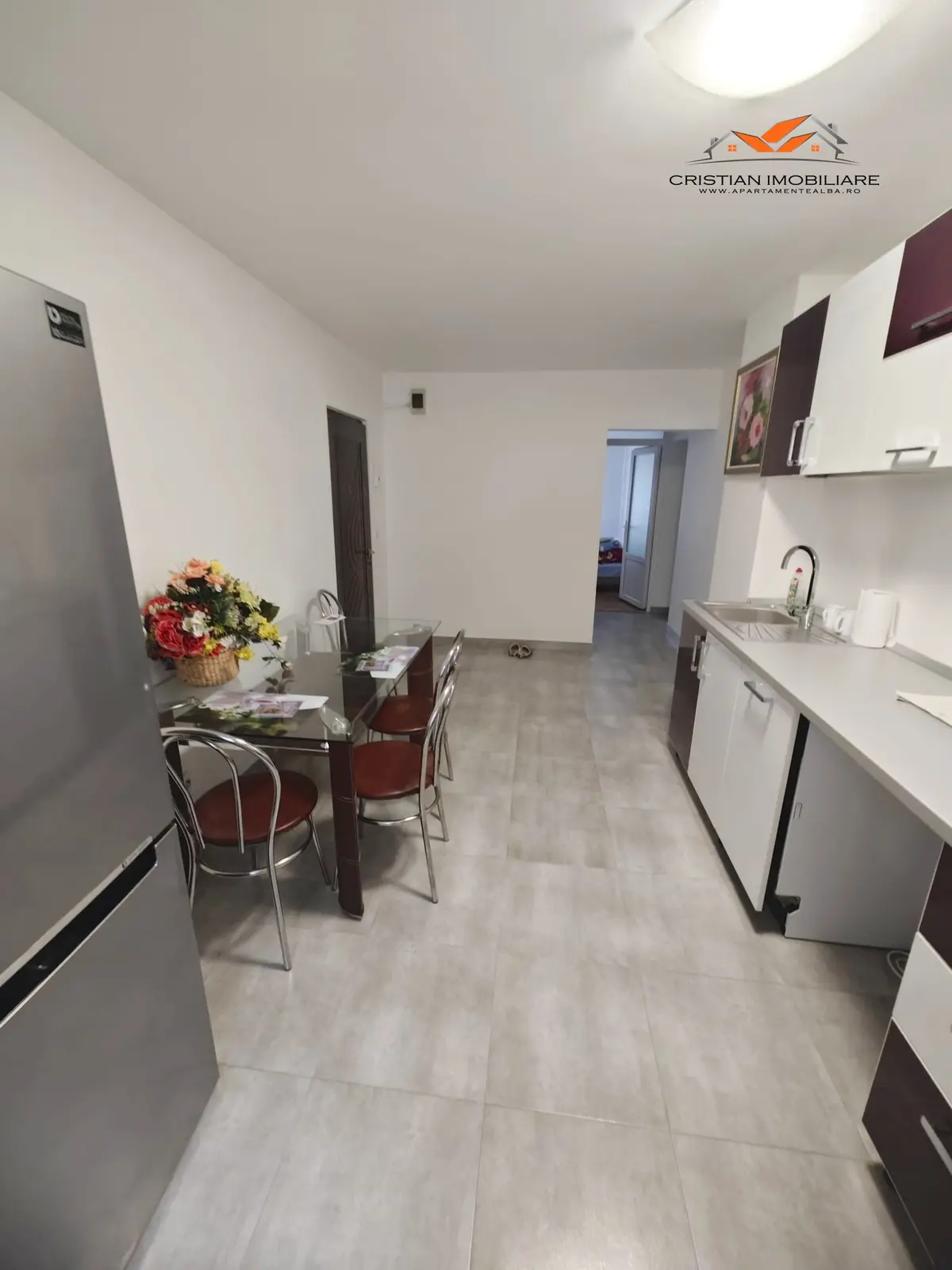 Apartament cu 3 camere decomandat, etaj 1, finisat, mobilat și utilat, zona Sub Stadion, fotografia 1