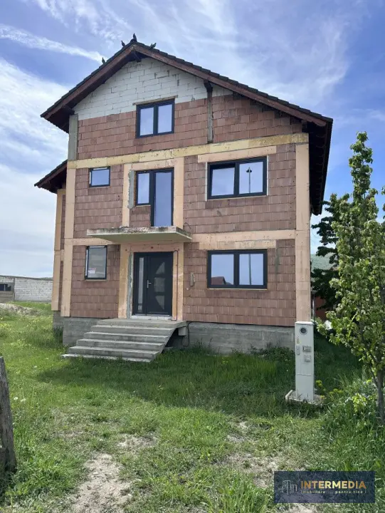 Casă cu 5 camere în Alba Iulia, zona Micești, teren 1500 mp, semifinisată, fotografia 4