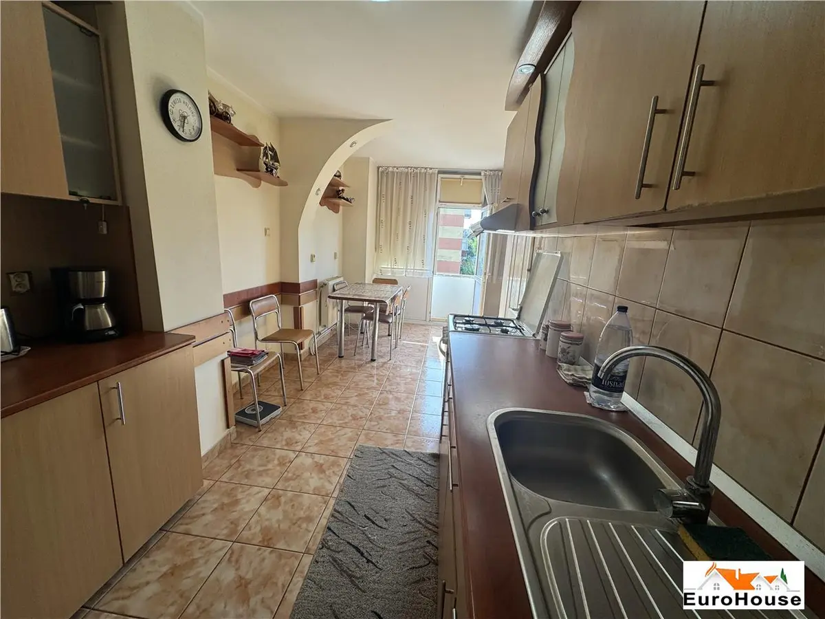 Apartament cu 4 camere de vânzare în Alba Iulia, zona Cetate, fotografia 6