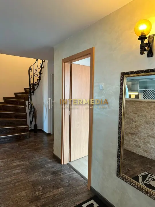Apartament 4 camere, 95 mp, Alba Iulia Centru, Scara interioara, Mobilat, fotografia 3