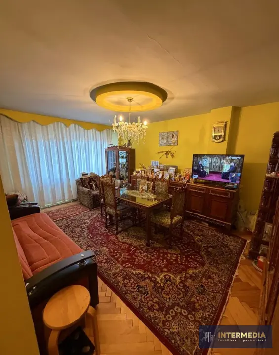 Apartament cu 2 camere de vânzare, decomandat, 58 mp, în Alba Iulia, zona Centru, fotografia 1