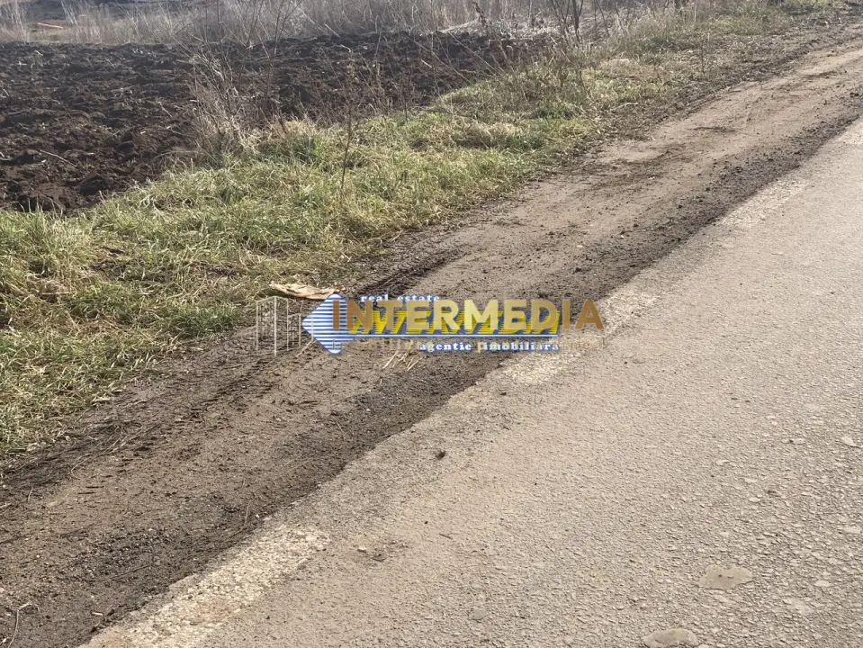 Teren intravilan de vanzare in Alba Iulia cu apa gaz curent canal 791 mp, fotografia 2