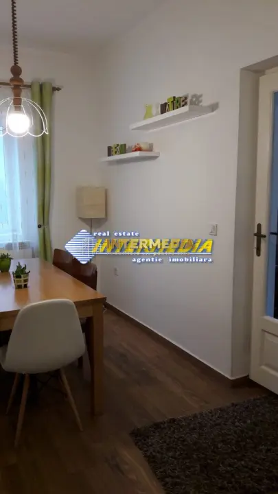 Casa de vanzare renovata complet in Alba Iulia zona Centru 1200 mp Teren, fotografia 2